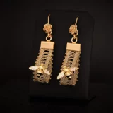 Secret of Bees_gold_ohrringe_bearbeitet_seite